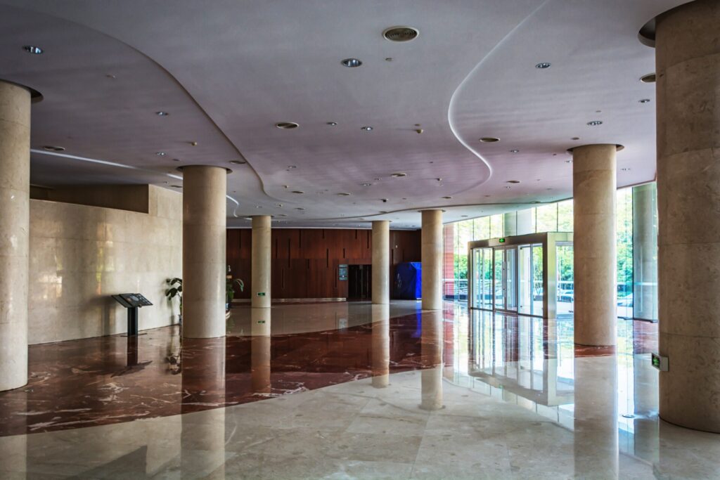 elegant-stools-table-huge-bright-hall-min